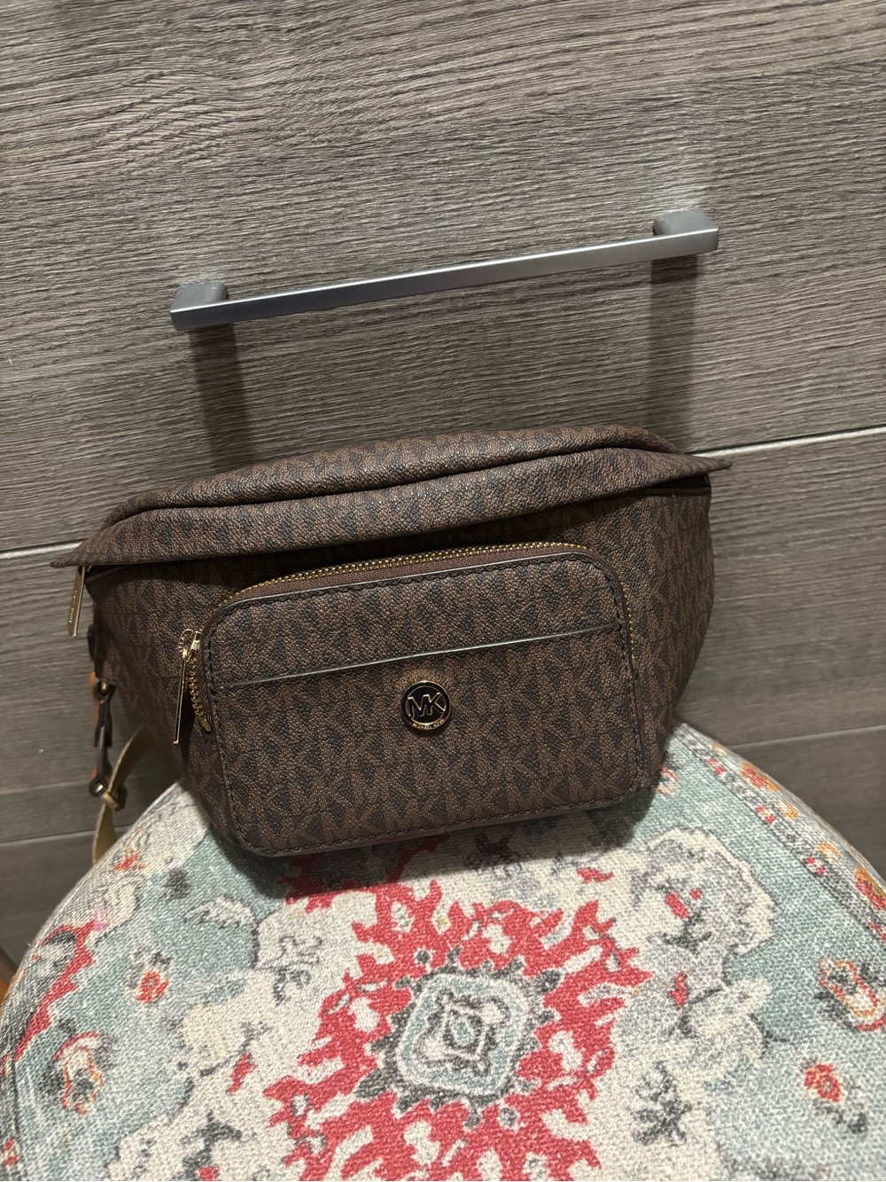 Michael Kors Maisie Large 2-in-1 Sling Pack